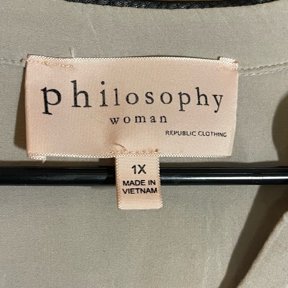 Philosophy Soft Gray V-Neck Blouse size 1X - Picture 4 of 5